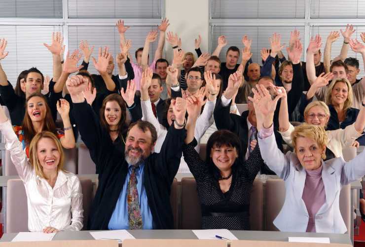Persone che esultano