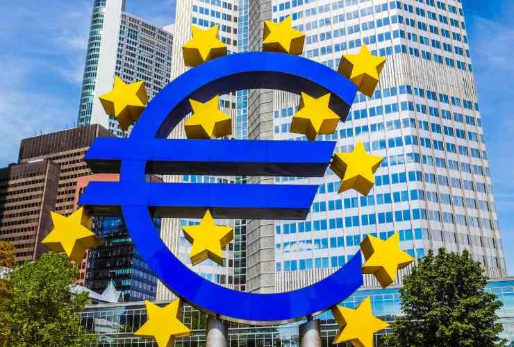 Sede BCE e logo euro con stelle