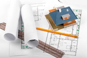 Progetto con righello e miniatura di una casa