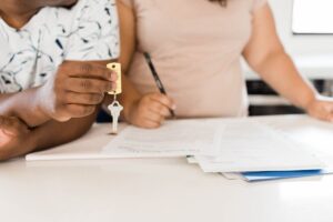 Contratto di affitto e consegna chiavi