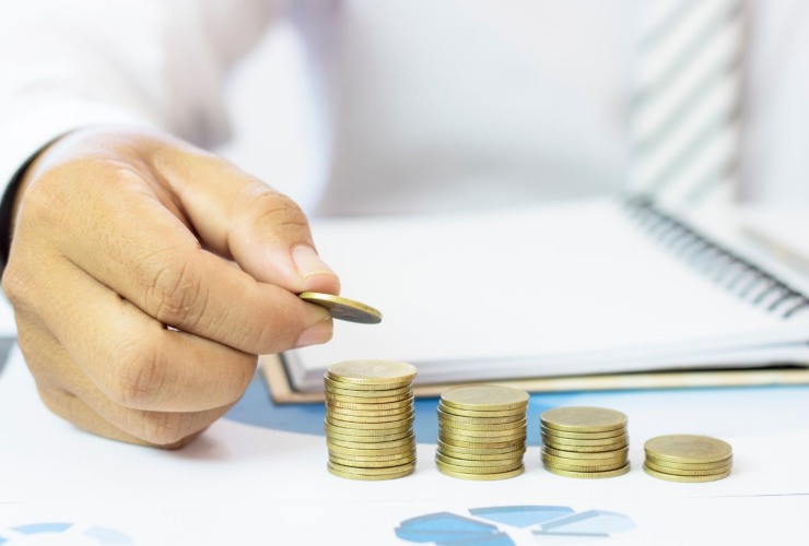 persona che fa i calcoli per la pensione